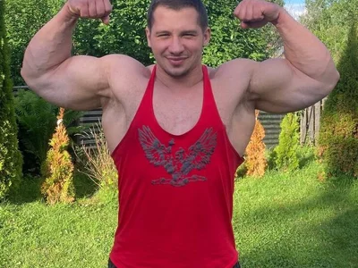 Body_777_ Male Flexing Strip Cam