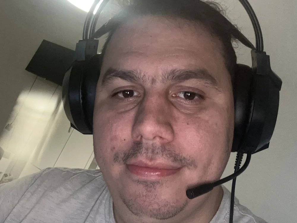 Cubanboy32's Offline Chat Room