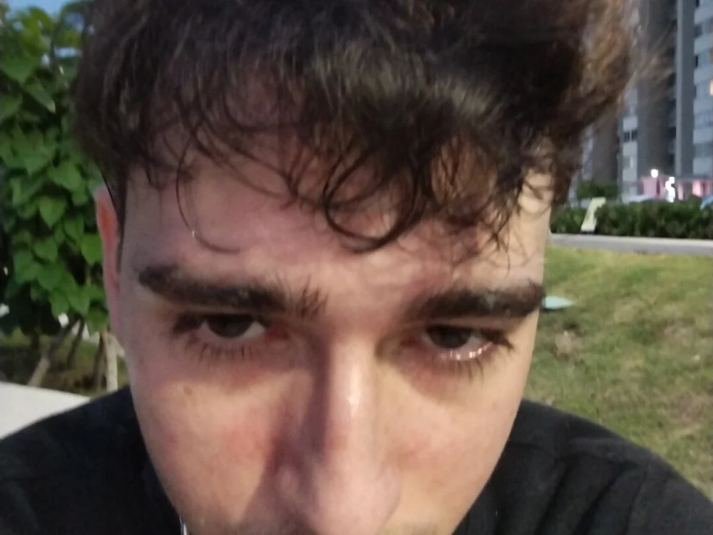 youngwhite19's Offline Chat Room