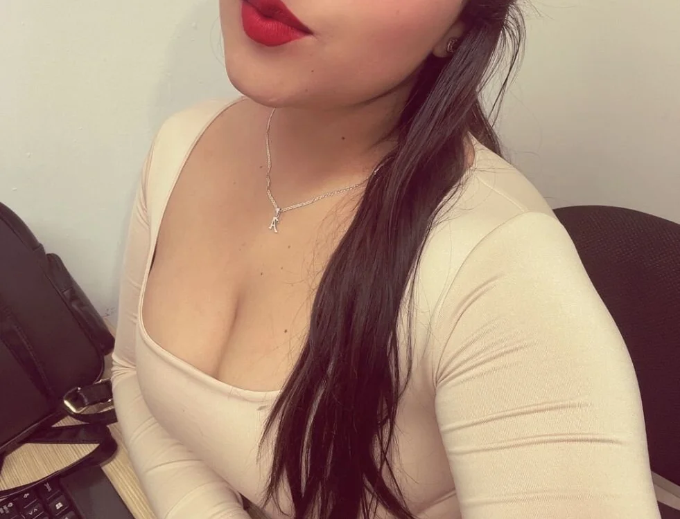 CATALINA__05's Offline Chat Room