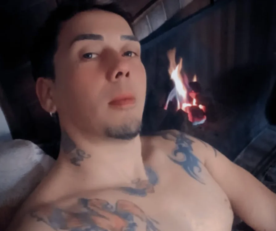 darien2025@xh's Offline Chat Room