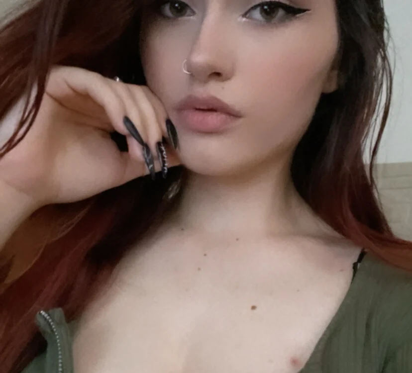 Valerianaa's Offline Chat Room
