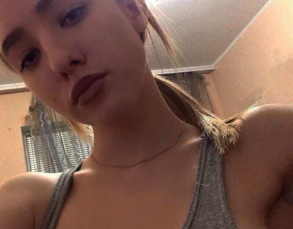 MagicFame Adlı Modelin Çevrimdışı Sohbet Odası