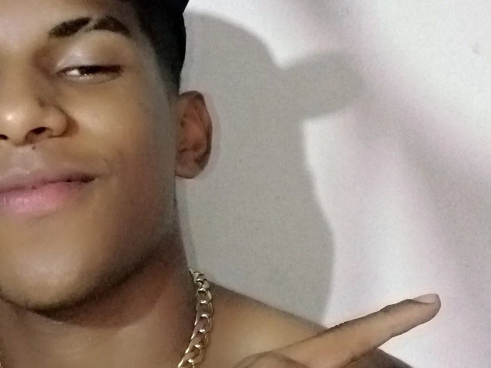 Sexxavier Adlı Modelin Çevrimdışı Sohbet Odası