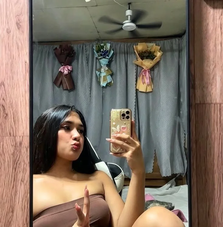 Vienn28 Adlı Modelin Çevrimdışı XXX Sohbeti
