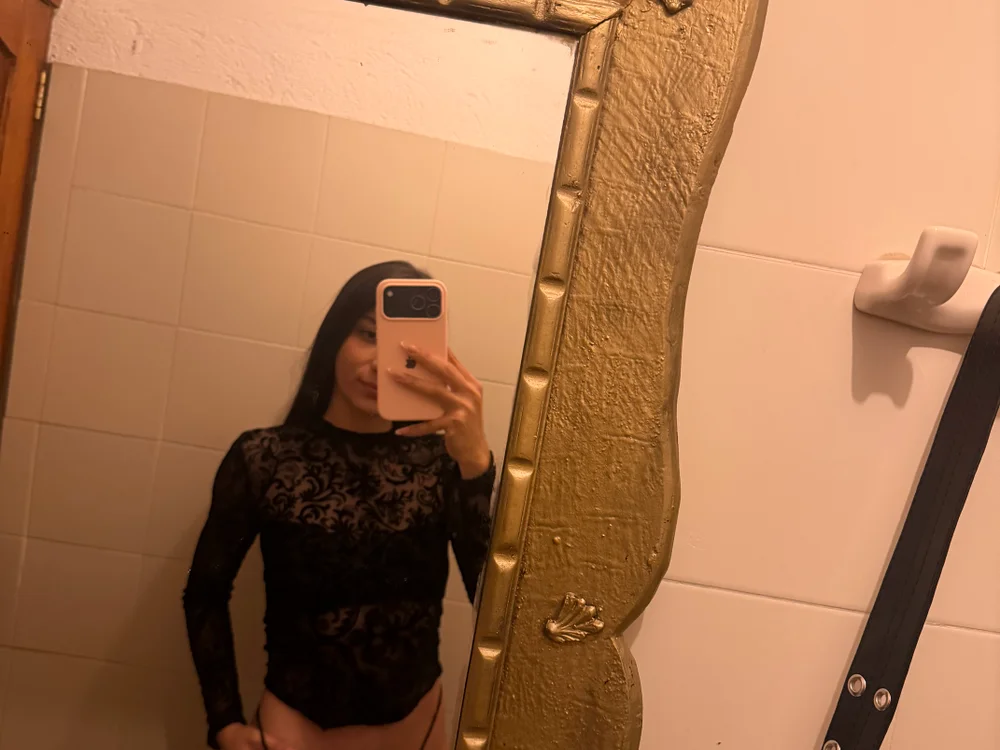 Carolina_1111 Obrolan XXX Offline