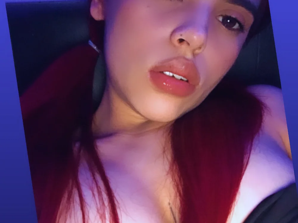 Perla_kravitz's Offline Chat Room