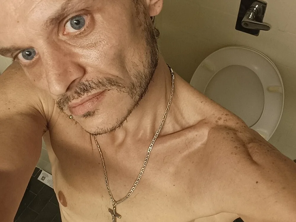 Ilovesquirt84 Adlı Modelin Çevrimdışı XXX Sohbeti