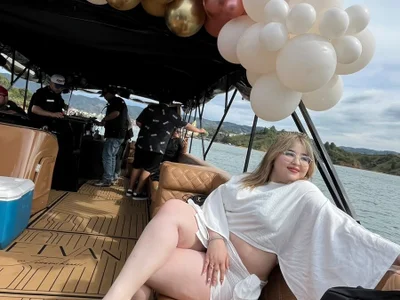 Mia-Laurentt private show