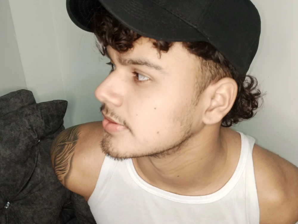 sebastian_grey02 Offline XXX Chat