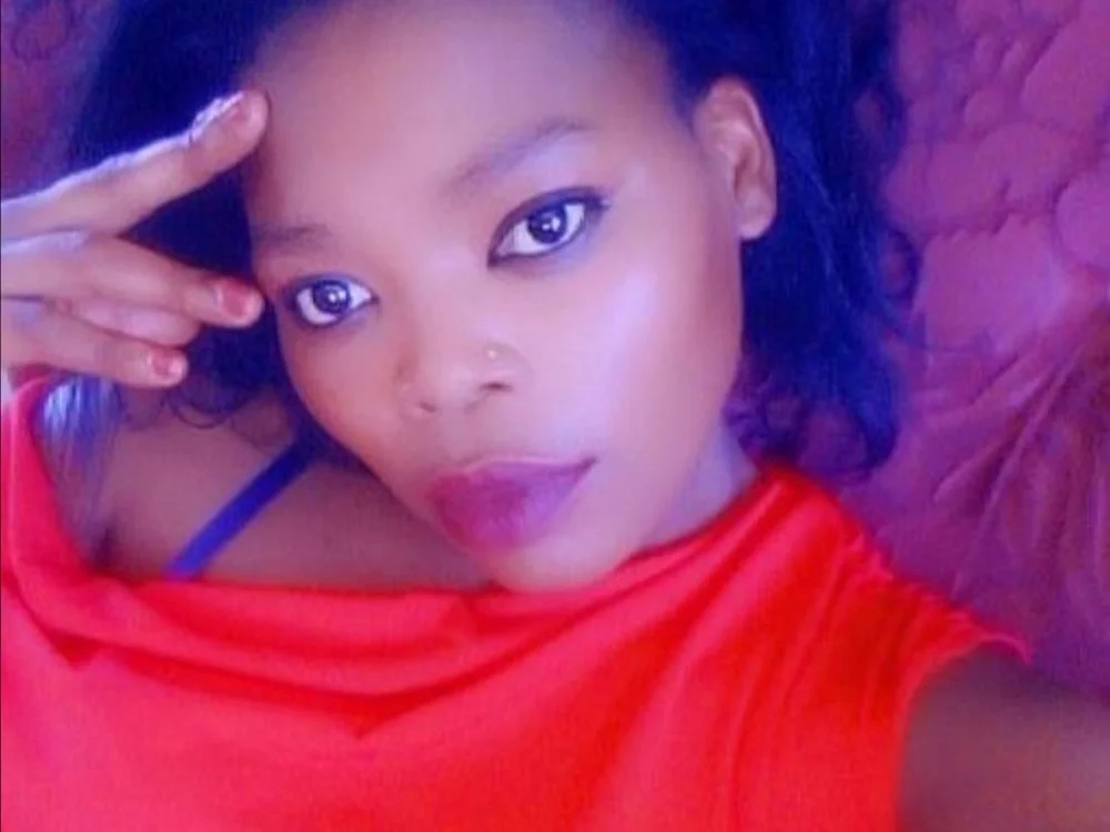 Curvyblackqueenx's Offline Chat Room