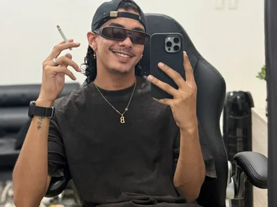 Straight_with_curls profile