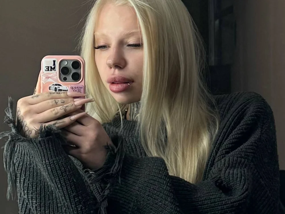 MollyGlower offline chatrum