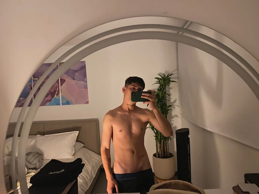 Andrew_Mahecha Chat XXX offline