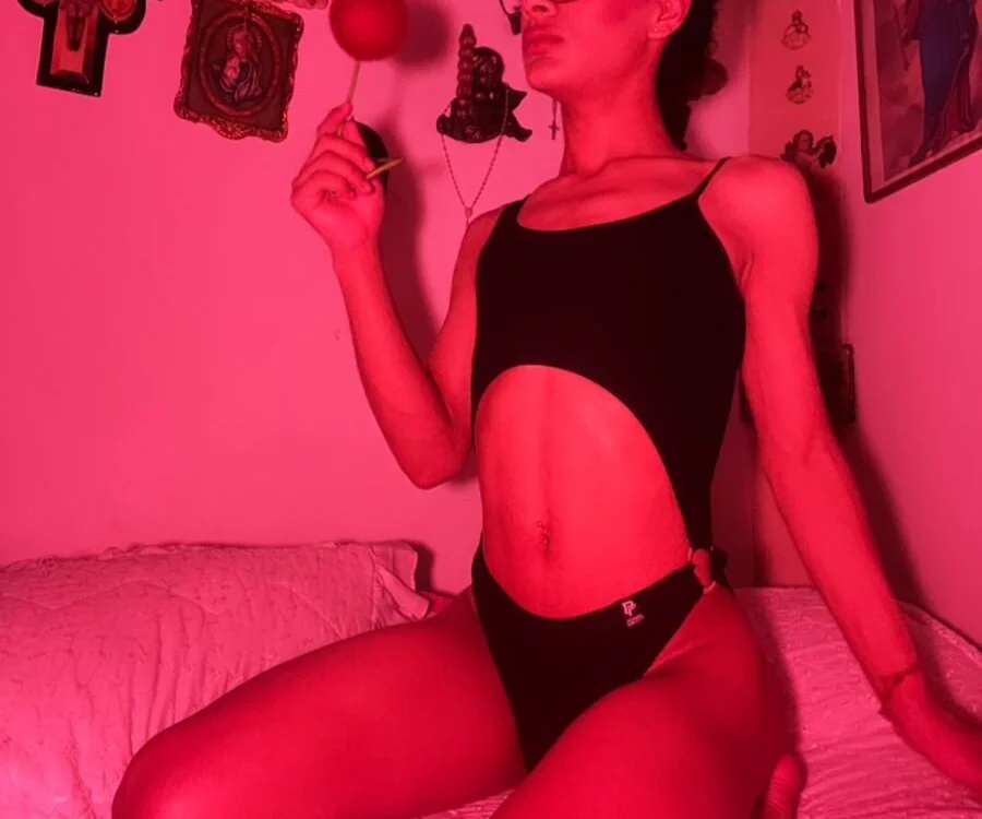 lyan_hots' Offline XXX Chat