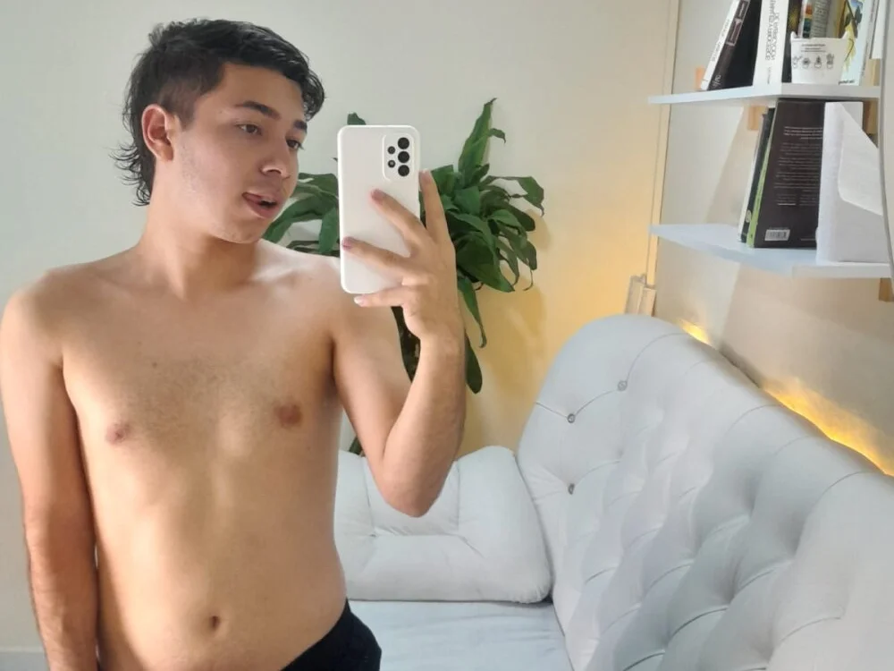 Julian_Smith21 offline XXX-chat