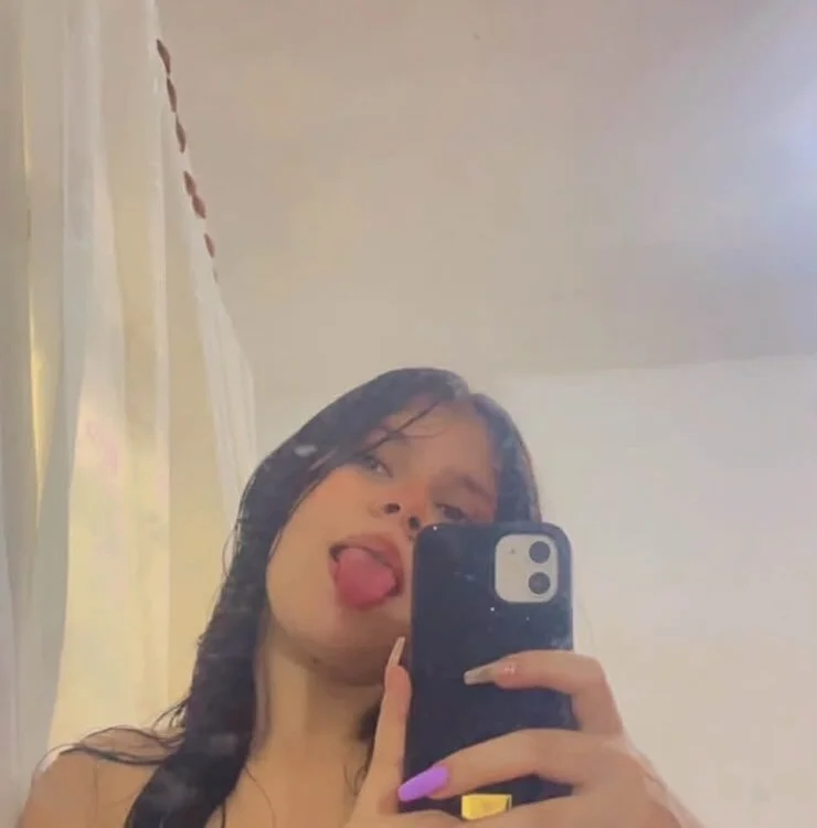 MiaZarate's Offline XXX Chat