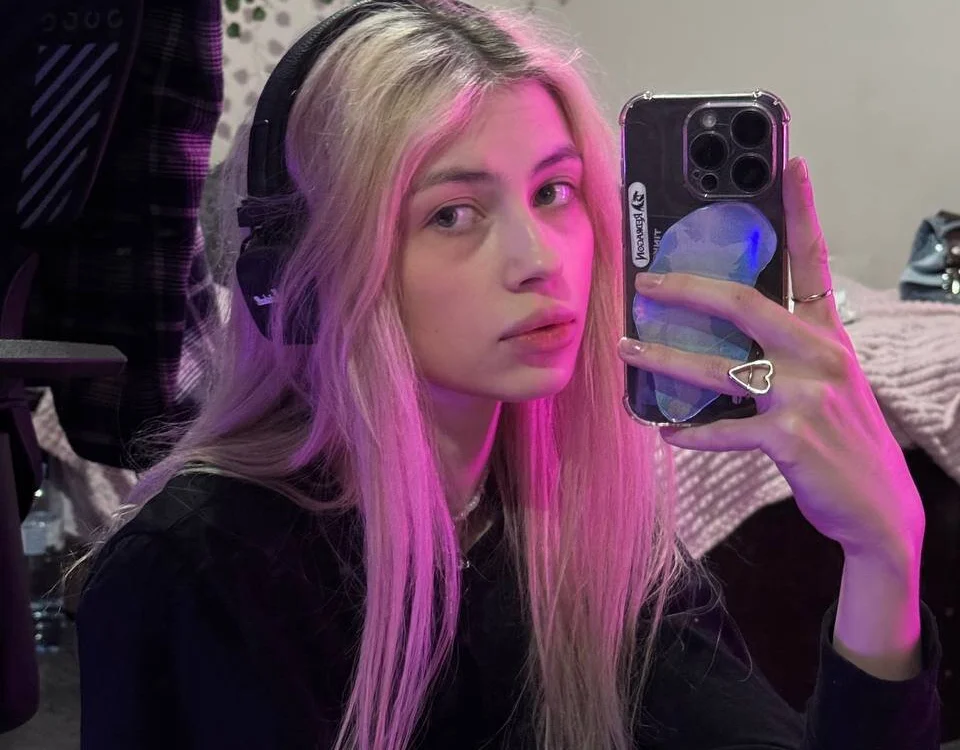 Emily_Flowers_ 離線 XXX 聊天