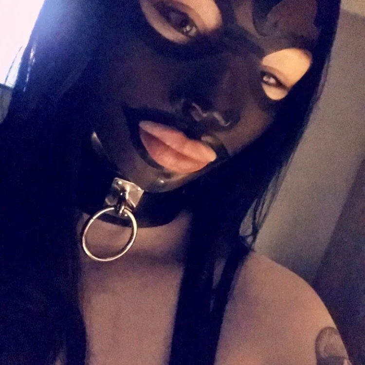 Jade_thetattedvamp's Offline XXX Chat