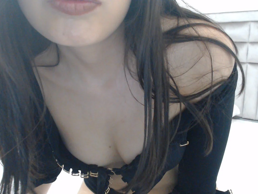 Ssamantha16's Offline XXX Chat