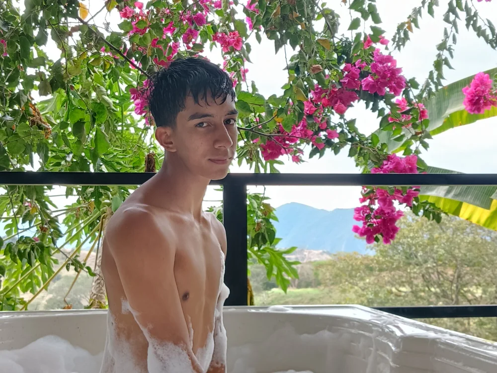 kenJacobs04n Offline XXX chat