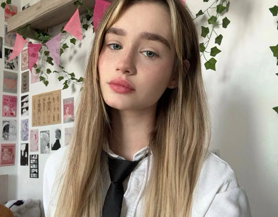 AliviaWithLove Offline Chatrum