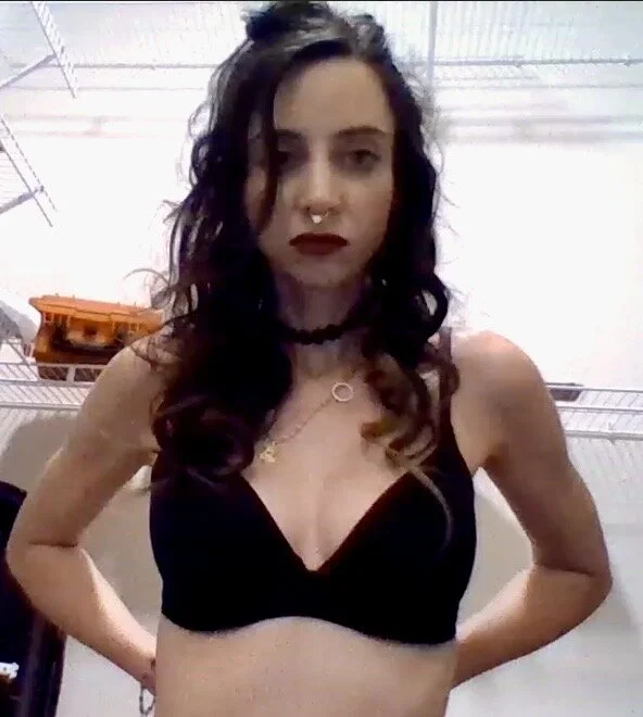 Hellkitty69's Offline Chat Room