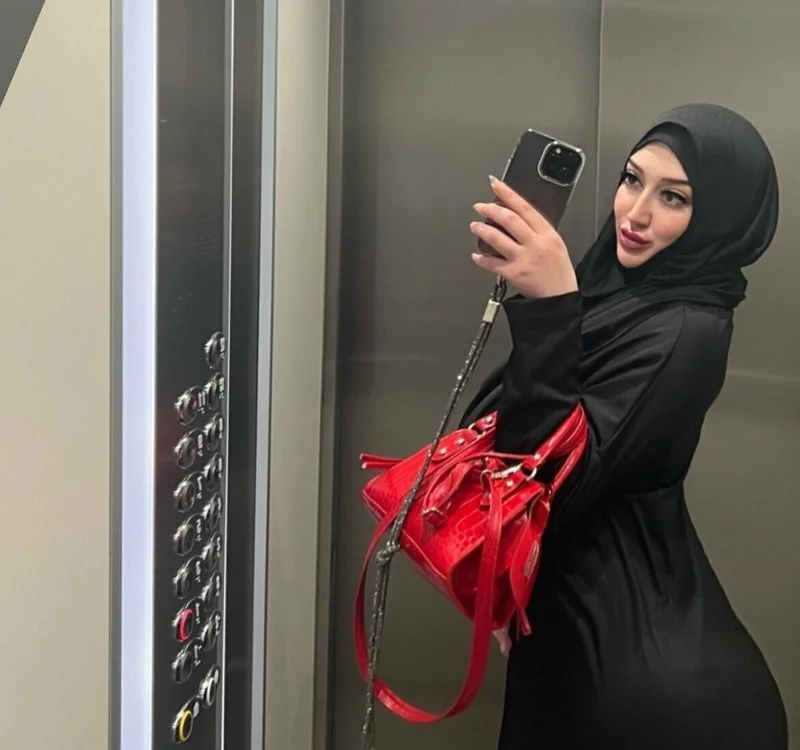 Rooubyyy7 Adlı Modelin Çevrimdışı XXX Sohbeti