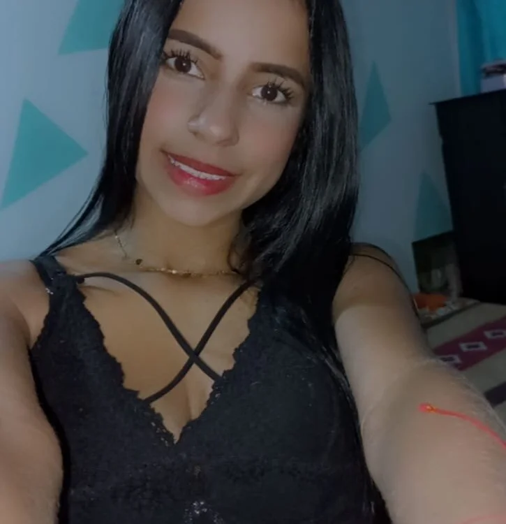 Aisha_1095's Offline Chat Room