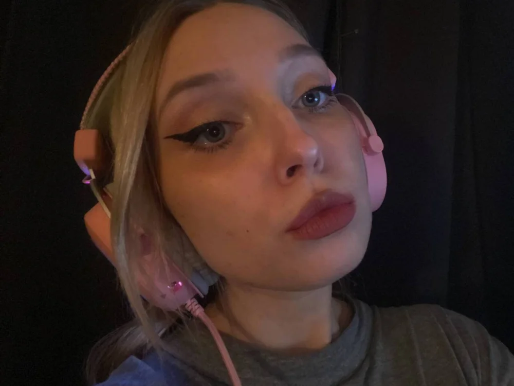 JulyDixon's Offline Chat Room
