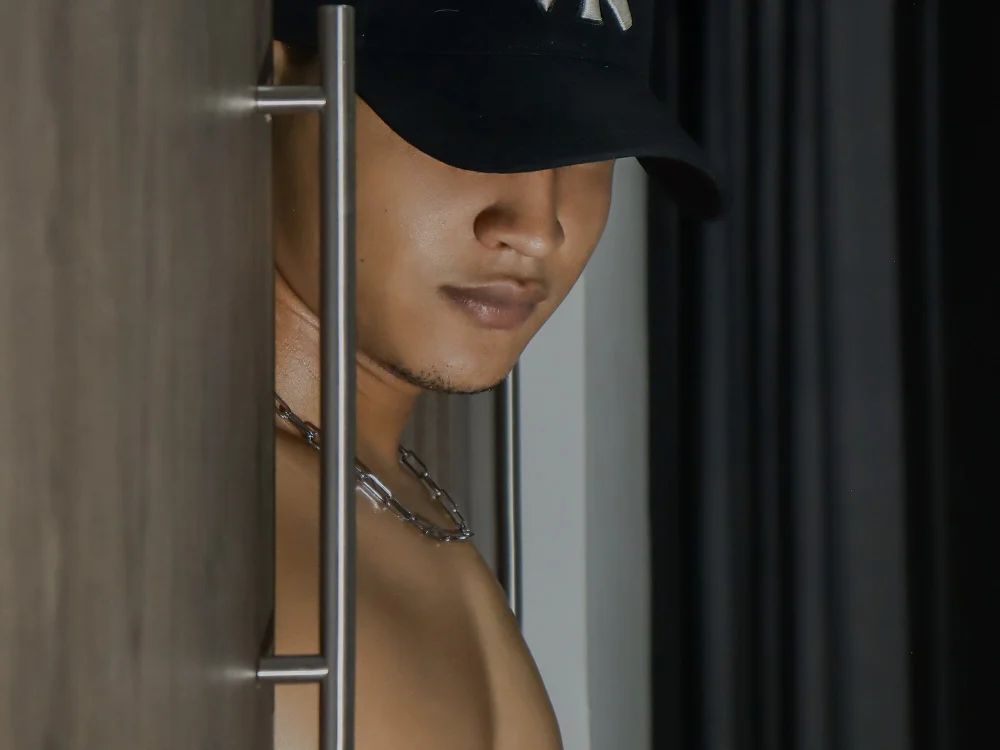 straightroom's Offline XXX Chat