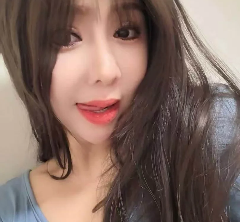 Catherine520's Offline XXX Chat