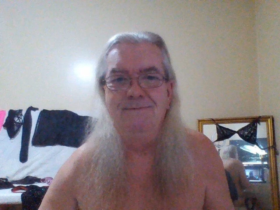 john_little_one1 Adlı Modelin Çevrimdışı XXX Sohbeti