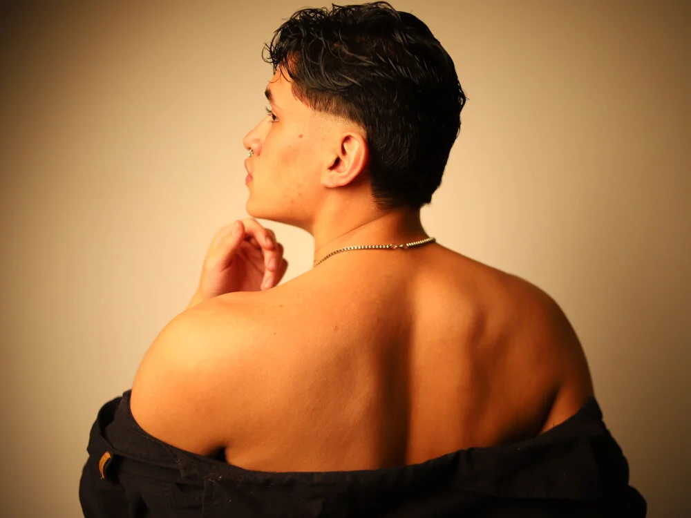 AlecBanne offline XXX-chat