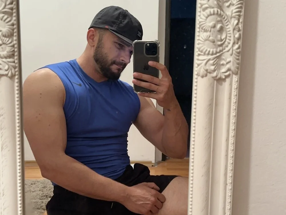 Musclero's Offline XXX Chat