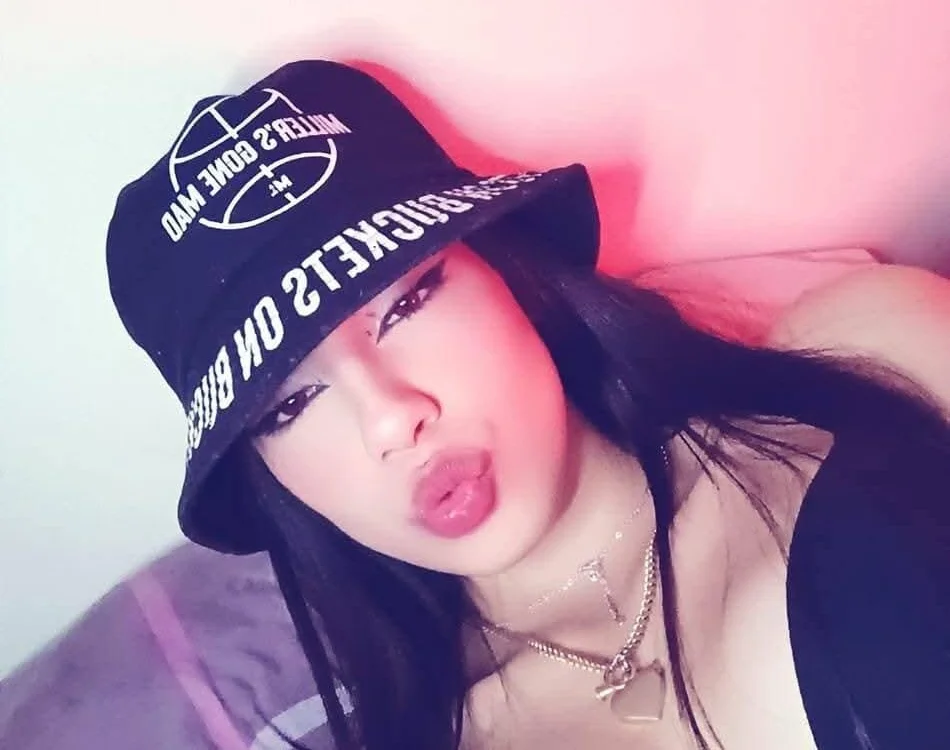 shlilit offline XXX-chat