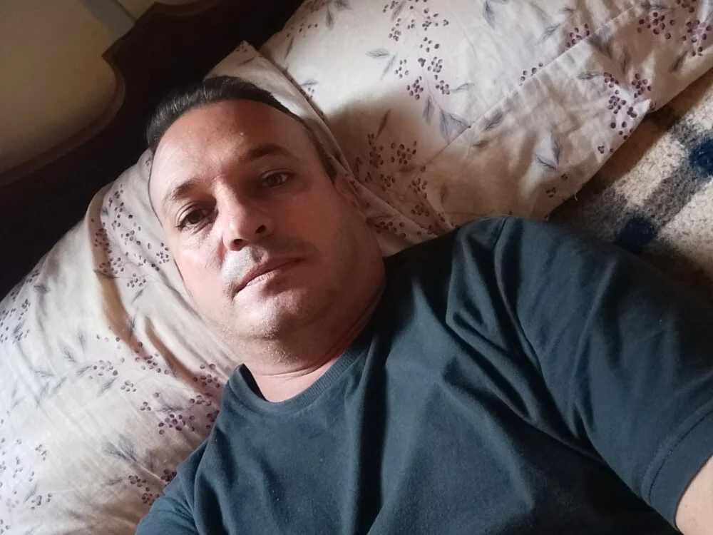 Alexandremaz8 離線 XXX 聊天