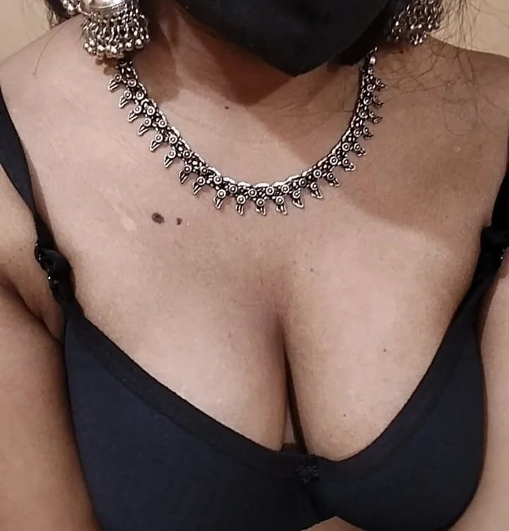 Esha_Fen's Offline XXX Chat