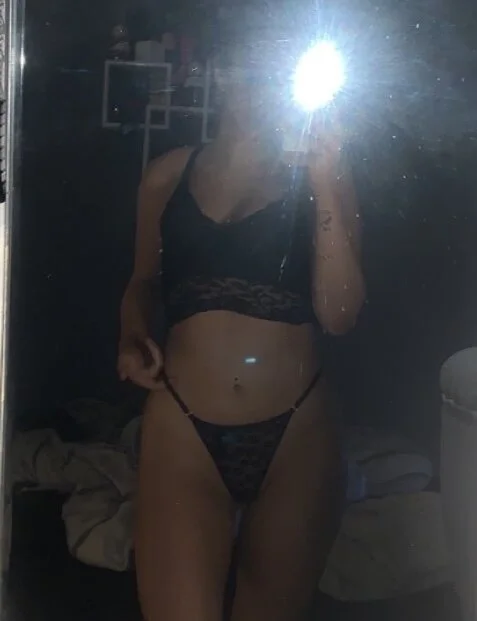 SexySienna_24's Offline XXX Chat