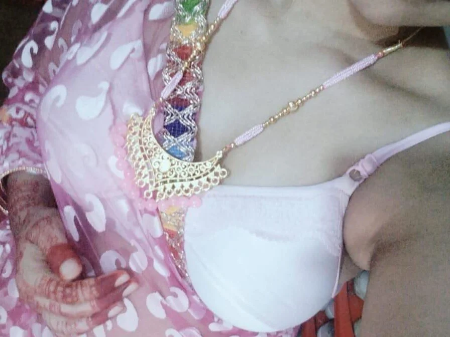 Mahiyya's Offline XXX Chat