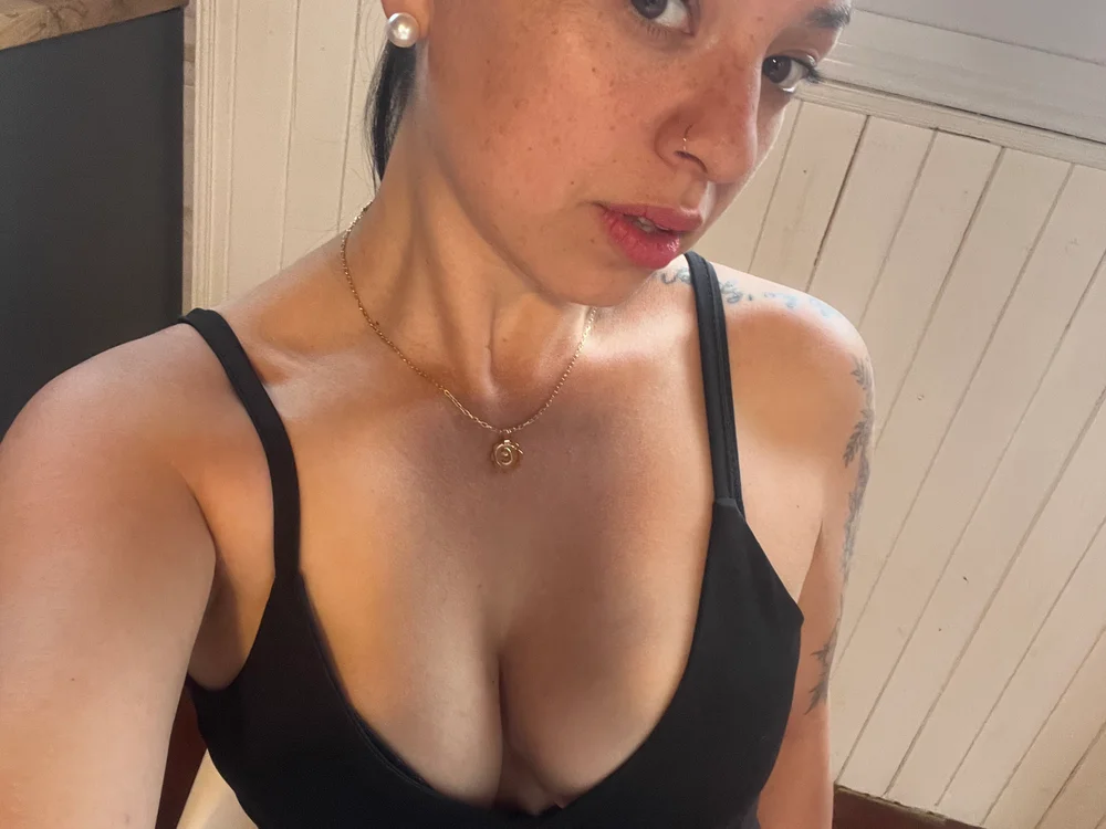 pia_pilar Offline XXX Chat