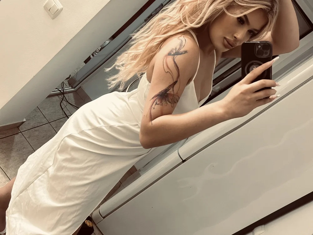 BlondeIvy's Offline XXX Chat