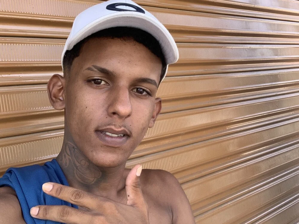 pretonovinho57 Chat XXX offline