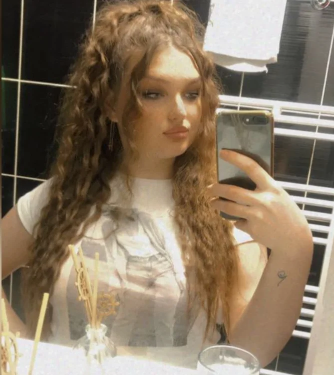 Luna_Hart_'s Offline Chat Room