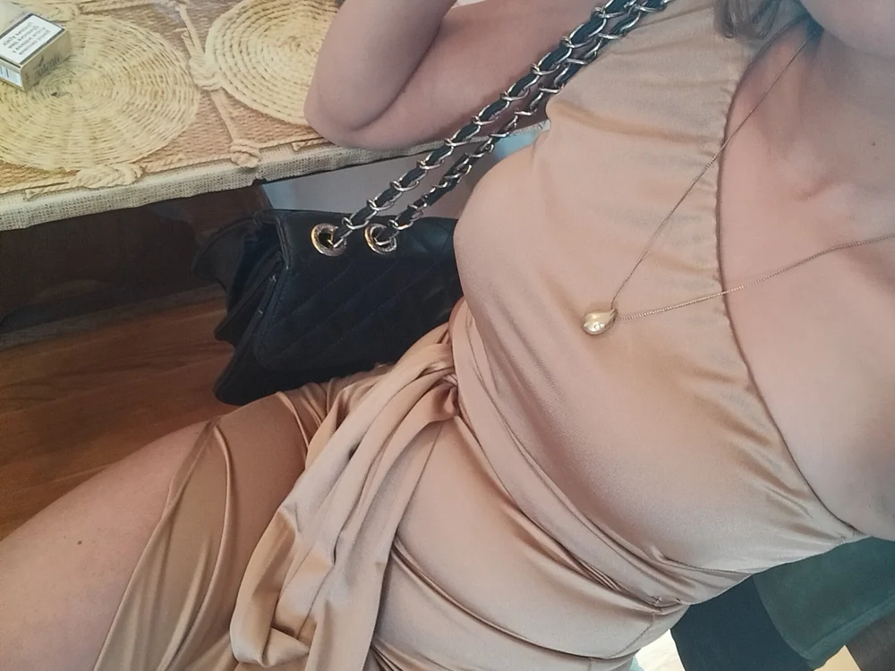 Ellie_Monica offline chatrum