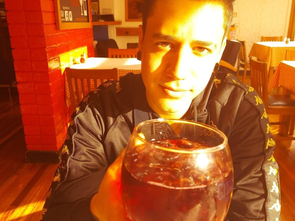 AndyBetti offline XXX-chat