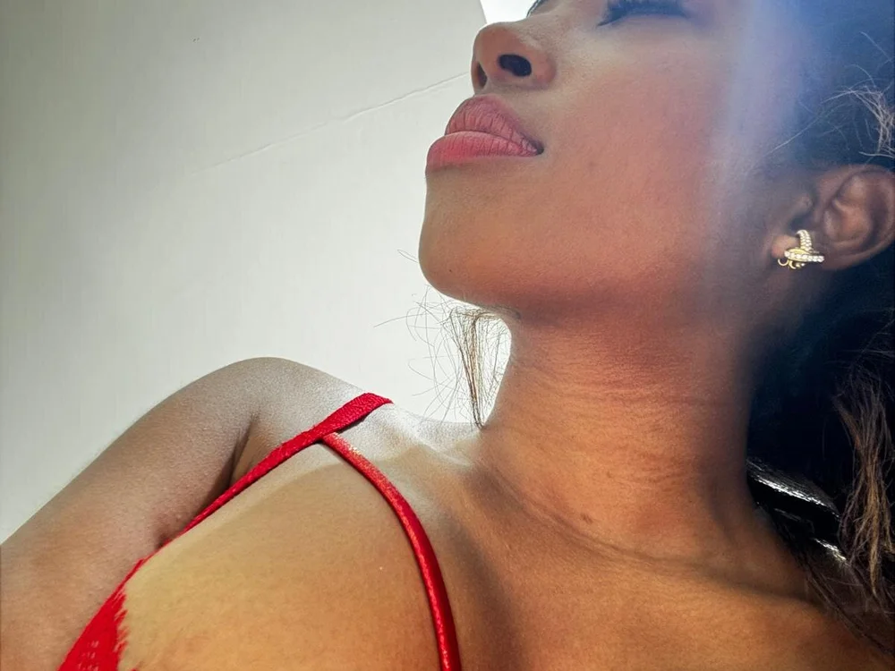 Miss-Nicole cam model