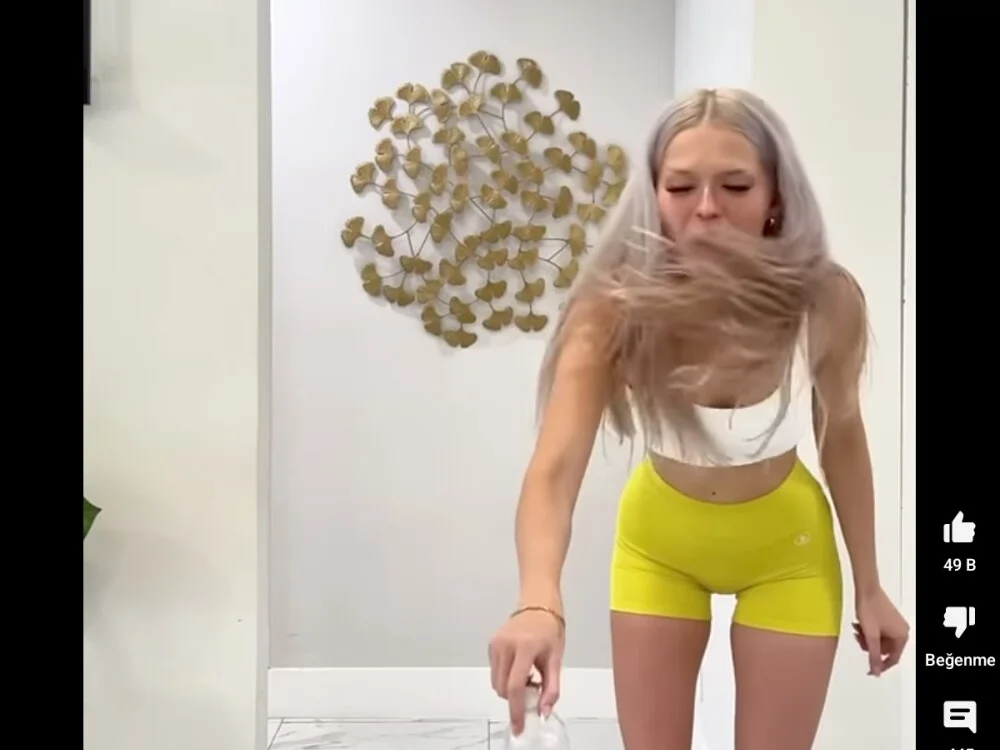 Gamzemm8888 Adlı Modelin Çevrimdışı XXX Sohbeti