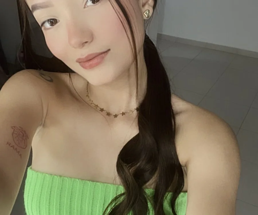 Elettraparisi18's Offline XXX Chat
