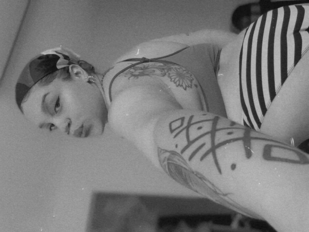 QueenNuttCollector 離線 XXX 聊天